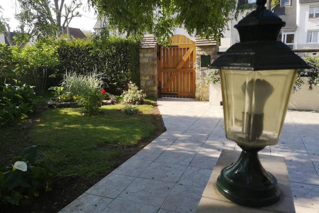 La Roseliere Maison Plain Pied Confortable Belle Decoration Jardin Magnifique 10 Mn A Pied Centre Ville Bayeux Proche Plages Du Debarquement Exteriör bild