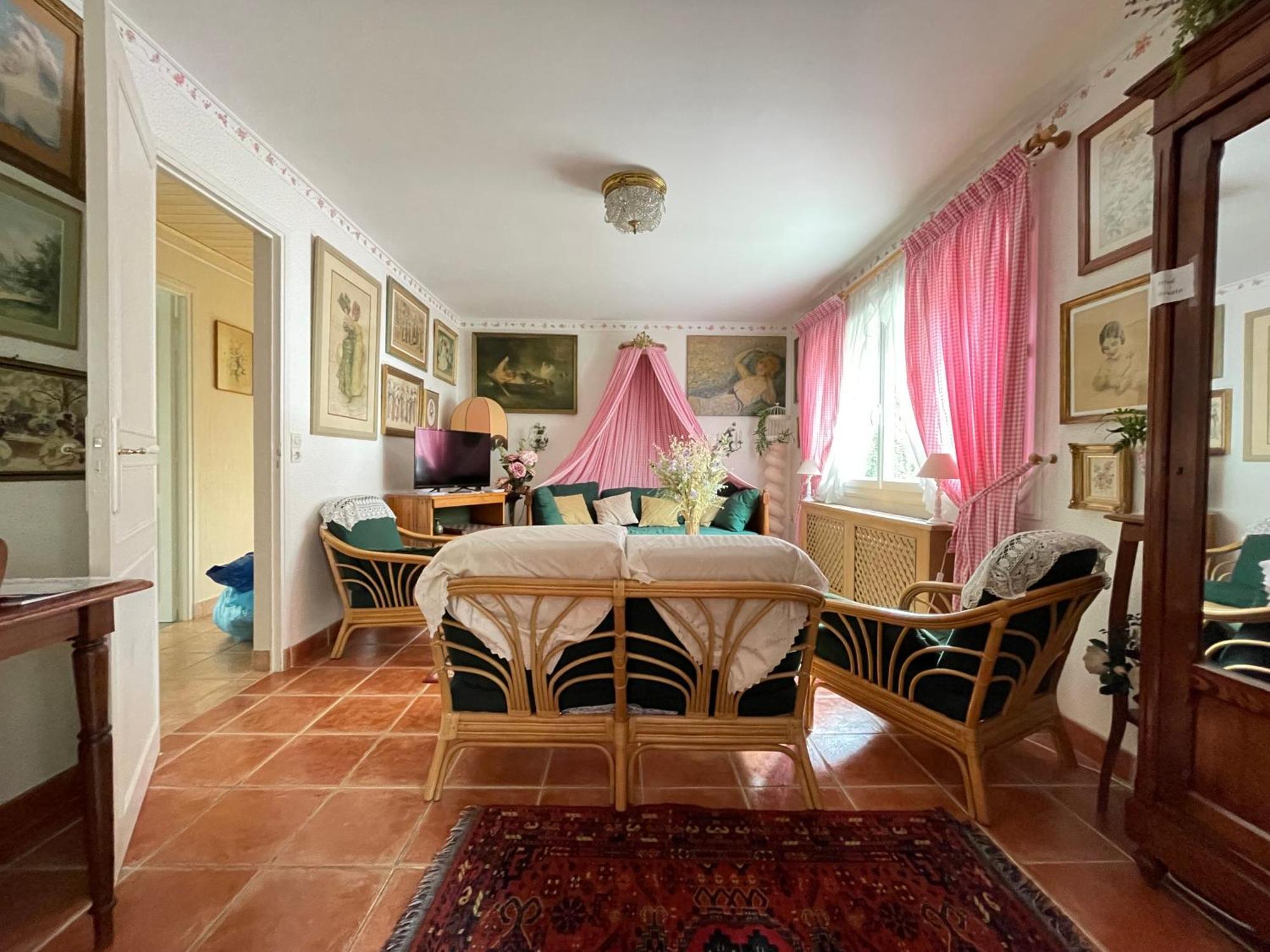 La Roseliere Maison Plain Pied Confortable Belle Decoration Jardin Magnifique 10 Mn A Pied Centre Ville Bayeux Proche Plages Du Debarquement Exteriör bild