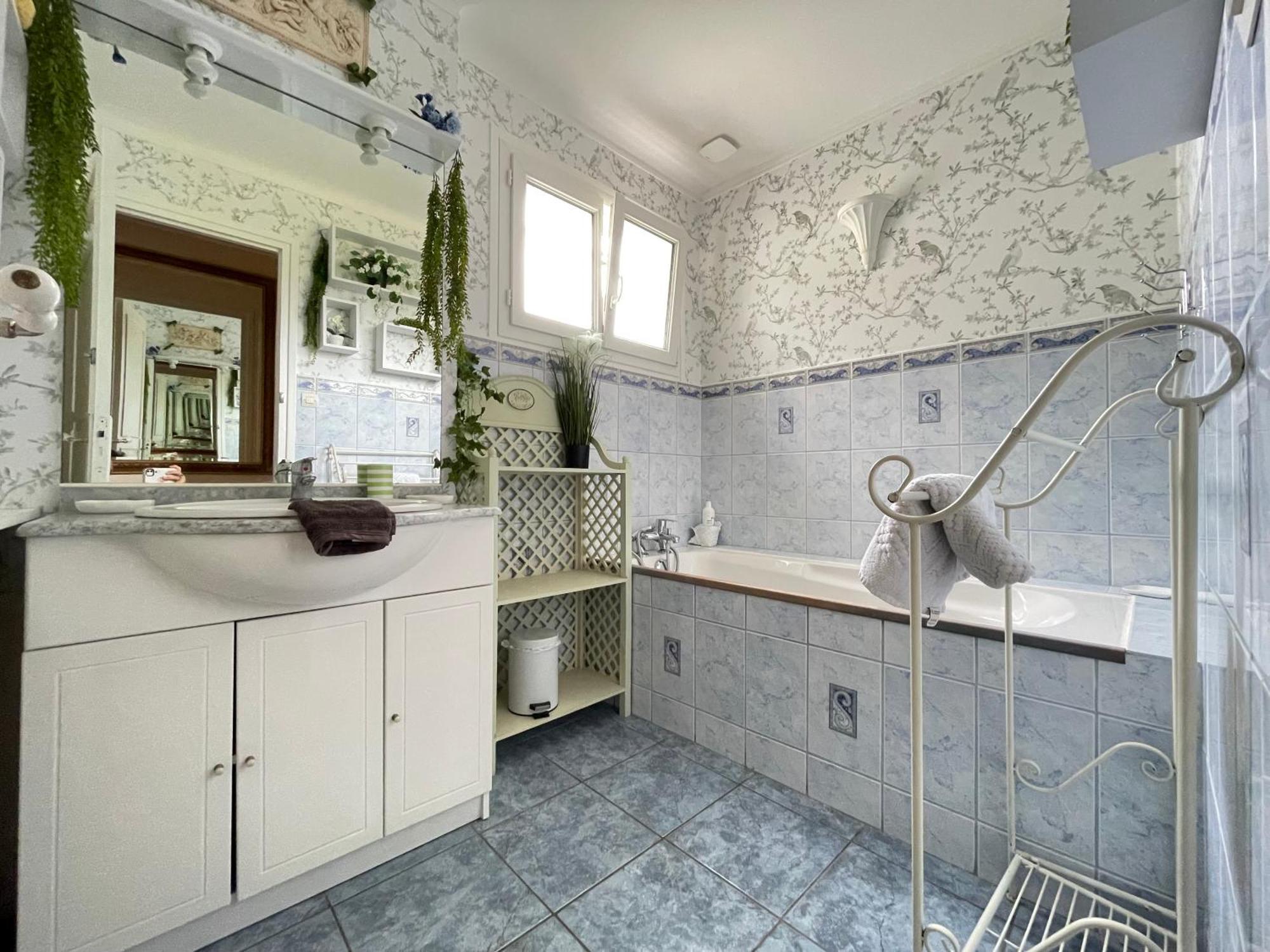 La Roseliere Maison Plain Pied Confortable Belle Decoration Jardin Magnifique 10 Mn A Pied Centre Ville Bayeux Proche Plages Du Debarquement Exteriör bild