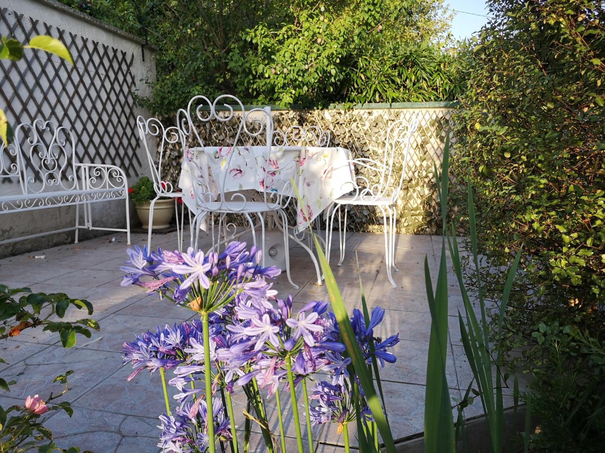 La Roseliere Maison Plain Pied Confortable Belle Decoration Jardin Magnifique 10 Mn A Pied Centre Ville Bayeux Proche Plages Du Debarquement Exteriör bild